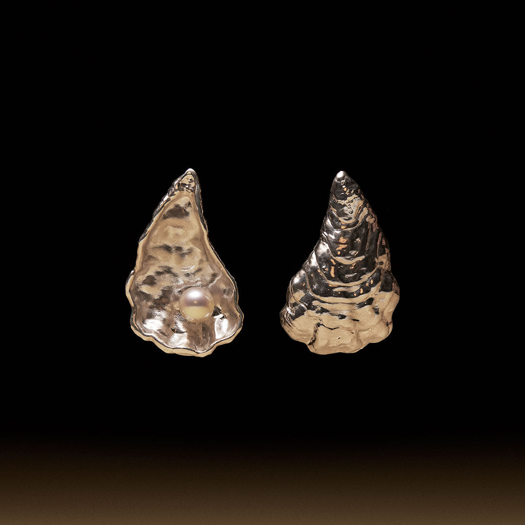 Asymmetrical large oyster earring in sterling silver and pearl