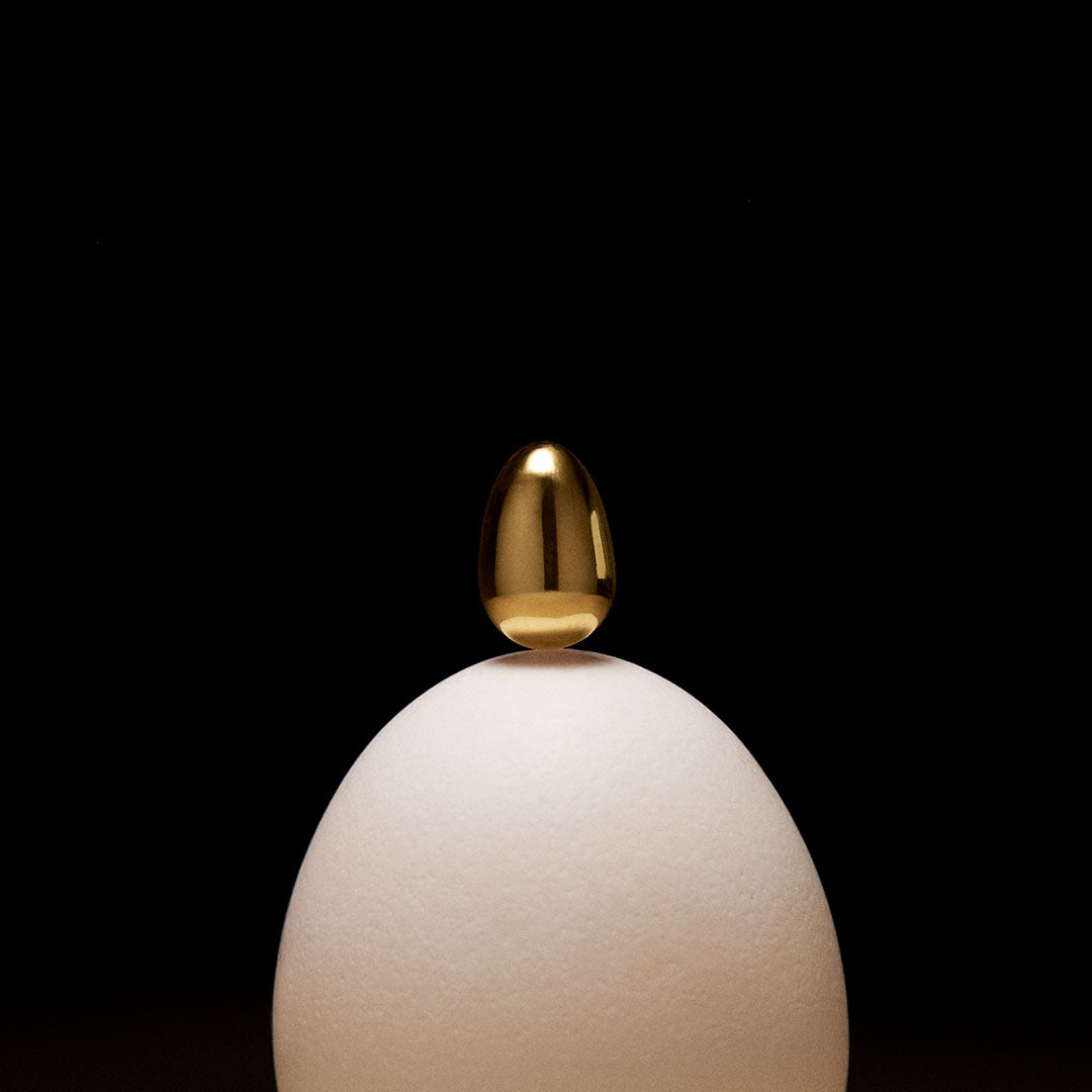 Minimalist egg earring in sterling silver with 18k gold plating