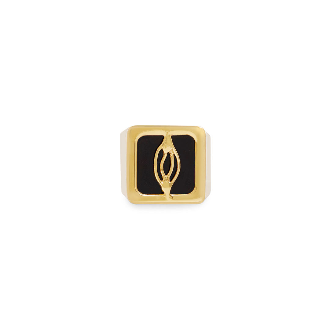 Paola Vilas chevalier ring in sterling silver with 18k gold plating of a minimalistic vulva