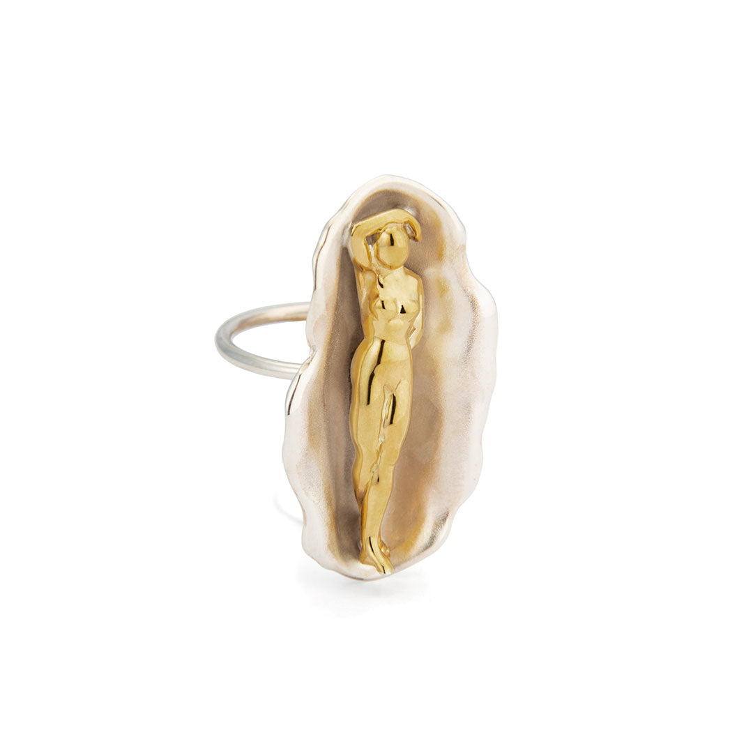 Sterling silver ring with 18k gold plating of Venus in a shell