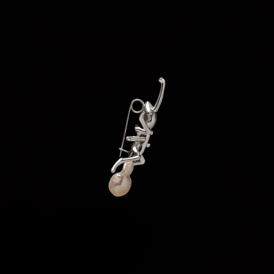Large ant pendant and brooch in sterling silver with baroque pearl