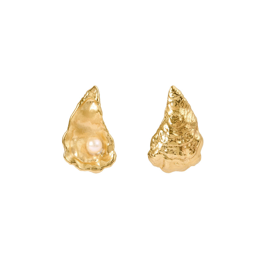 Paola Vilas small oyster earring in sterling silver with 18k gold plating and pearl