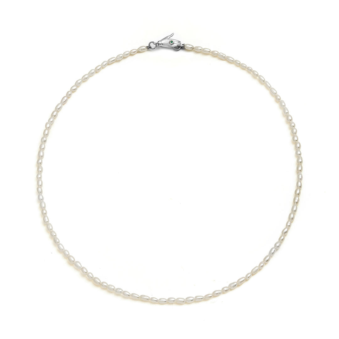 Paola Vilas necklace with pearls and hand-shaped clasp in sterling silver adorned with emerald