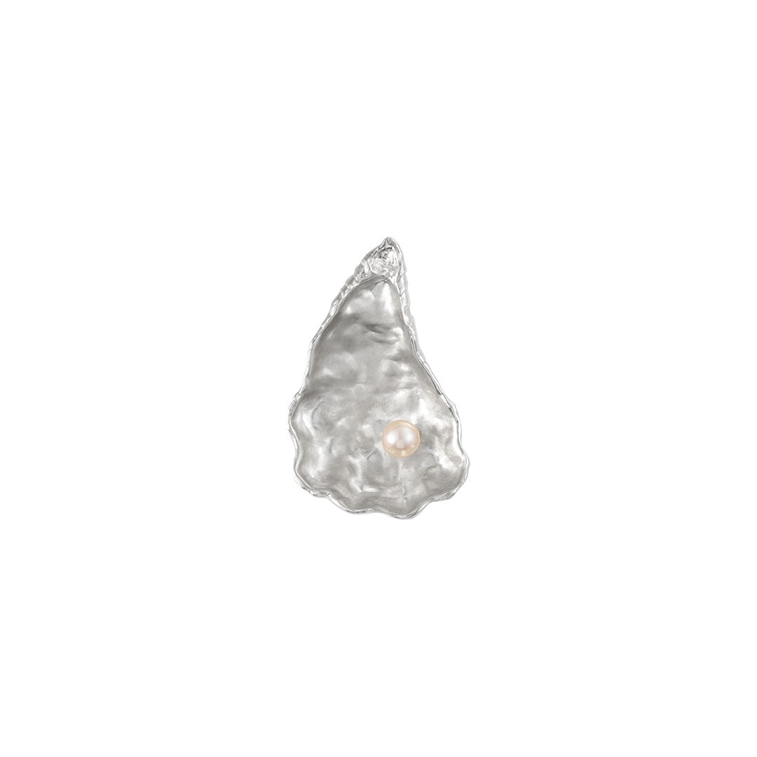 Paola Vilas oyster pendant in sterling silver with pearl