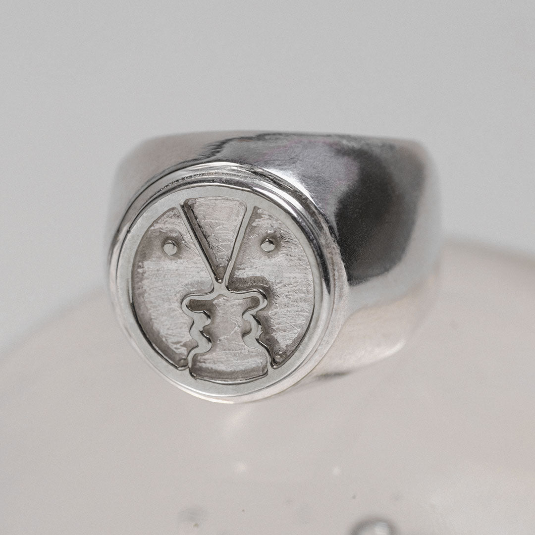 Paola Vilas chevalier ring in sterling silver of minimalistic faces