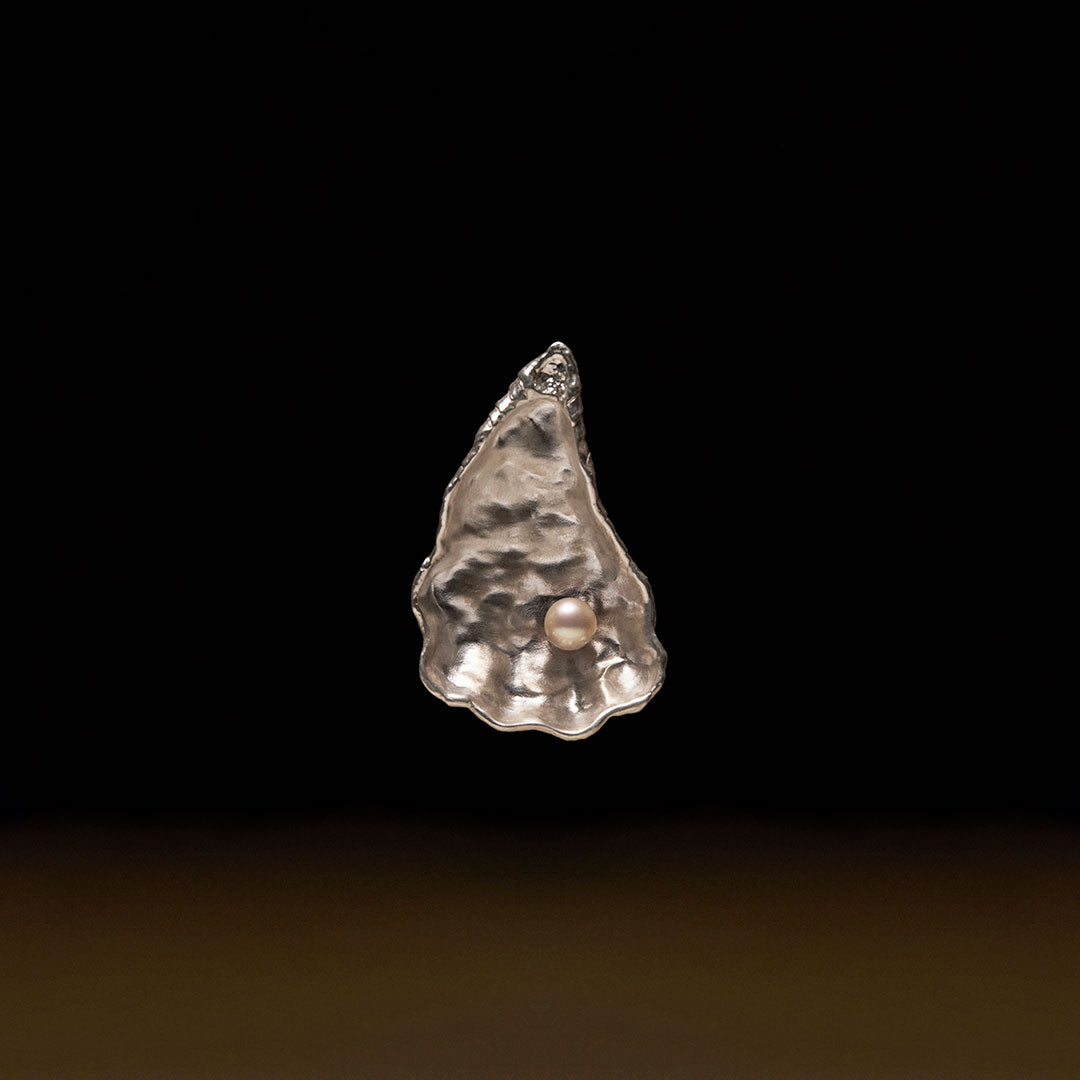 Oyster pendant in sterling silver with pearl