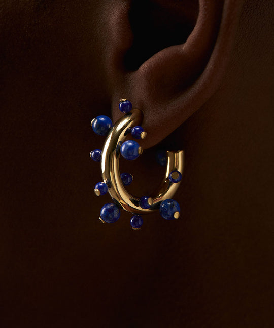 PAOLA-VILAS-JEWELRY-GOLD-WOMEN-CHAIR-BODIES-SCULPTURE