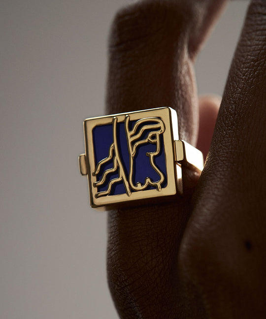 PAOLA-VILAS-JEWELRY-GOLD-WOMEN-CHAIR-BODIES-SCULPTURE
