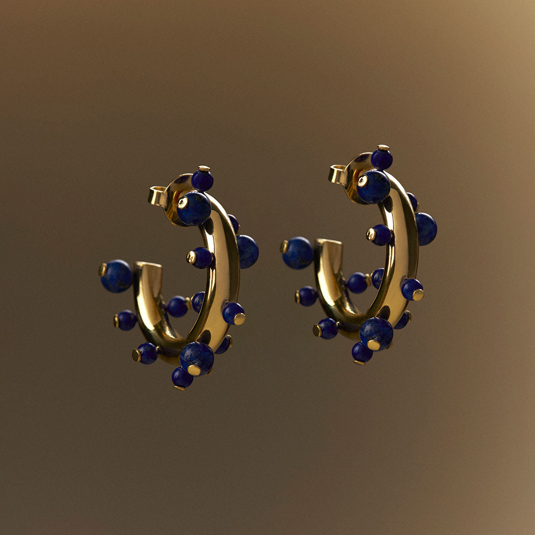 PAOLA-VILAS-JEWELRY-GOLD-WOMEN-CHAIR-BODIES-SCULPTURE
