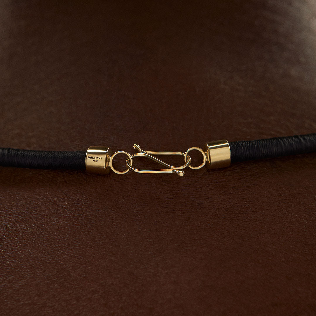 PAOLA-VILAS-PENDANT-GOLD-18K-SILK-NECKLACE-JEWELRY