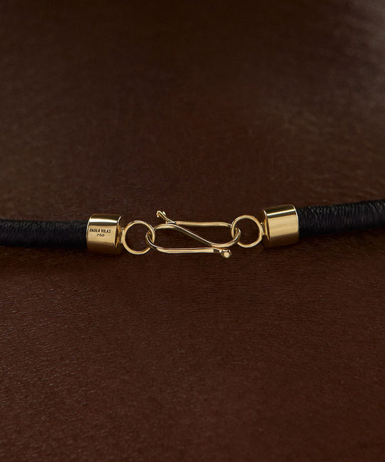 PAOLA-VILAS-PENDANT-GOLD-18K-SILK-NECKLACE-JEWELRY