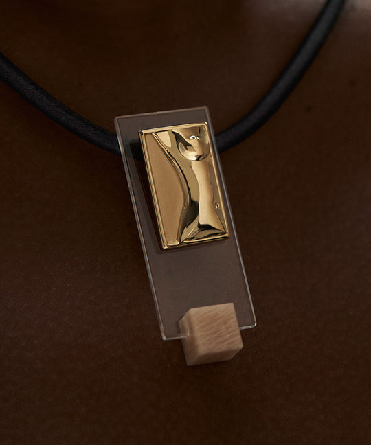 PAOLA-VILAS-PENDANT-NECKLACE-JEWELRY-GOLD-18K-SILK-BODIES