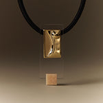 PAOLA-VILAS-PENDANT-NECKLACE-JEWELRY-GOLD-18K-SILK-BODIES-WOMAN