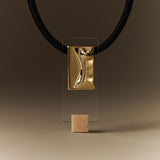 PAOLA-VILAS-PENDANT-NECKLACE-JEWELRY-GOLD-18K-SILK-BODIES-WOMAN