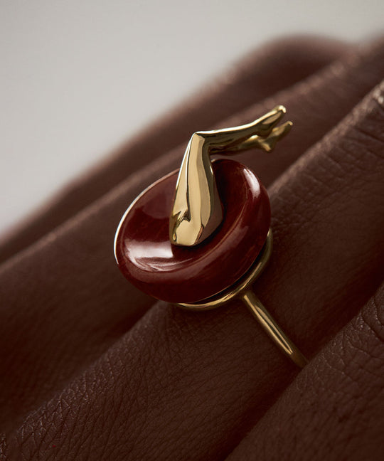 PAOLA-VILAS-RING-GOLD-18K-SCUPTURE-JEWELRY-WOMEN-BODIES-FEMALE-FINE-CHAIR