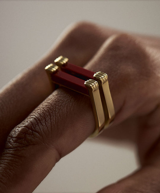 PAOLA-VILAS-RING-GOLD-18K-SCUPTURE-JEWELRY-WOMEN-BODIES-FEMILE-HANDS