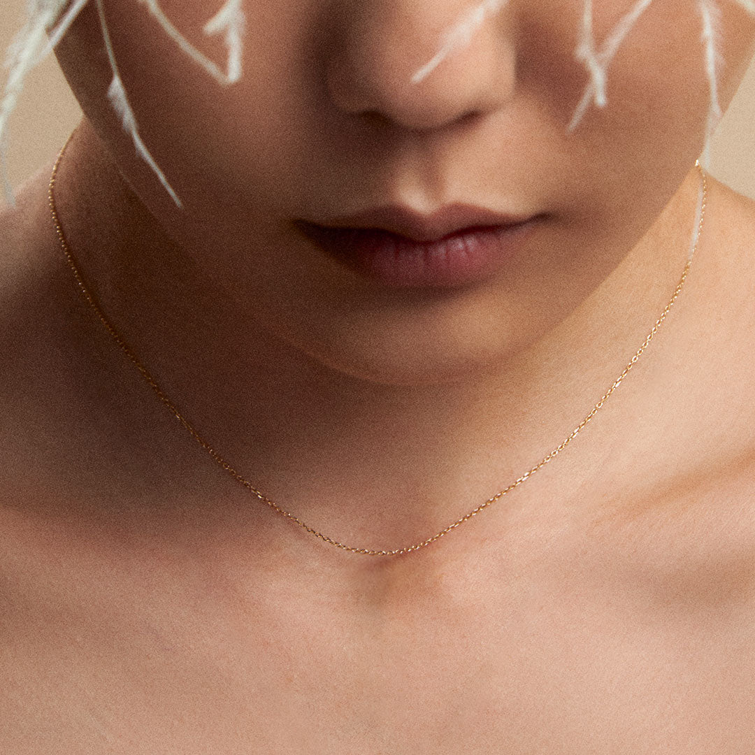 Model wearing Paola Vilas short-link chain in 18k gold