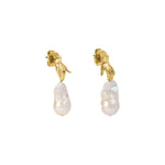 Paola Vilas earring with baroque pearl in sterling silver with 18k gold plating and emerald