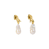 Paola Vilas earring with baroque pearl in sterling silver with 18k gold plating and emerald