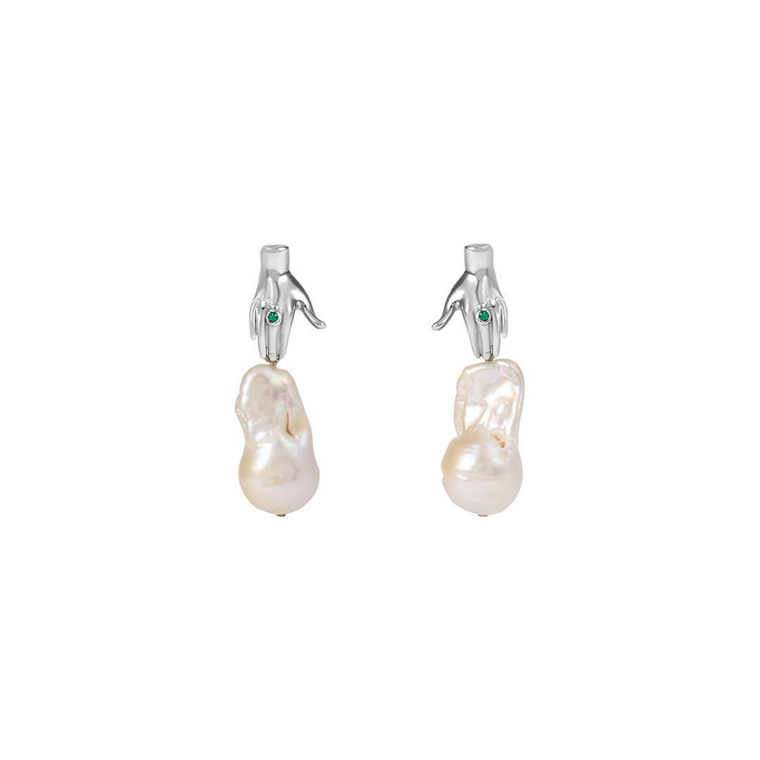Paola Vilas hand earring in sterling silver with emerald and baroque pearl