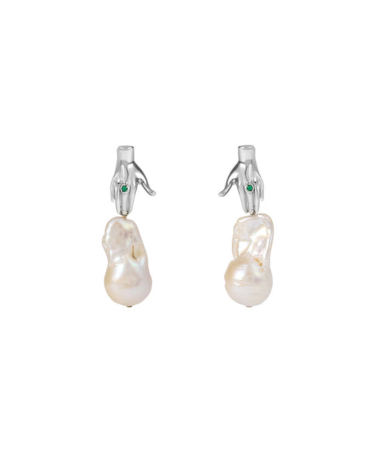 Paola Vilas hand earring in sterling silver with emerald and baroque pearl