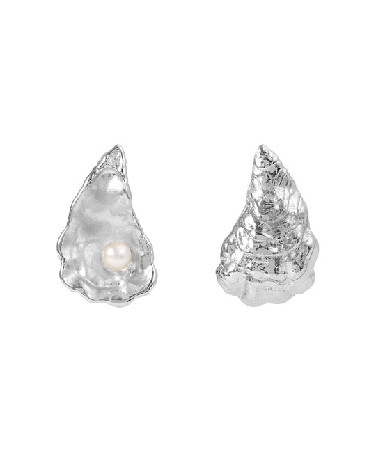 Paola Vilas large oyster earring in sterling silver with pearl
