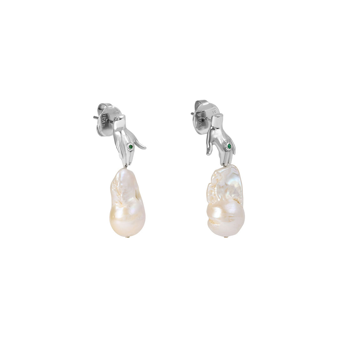 Paola Vilas earring with baroque pearl in sterling silver and emerald