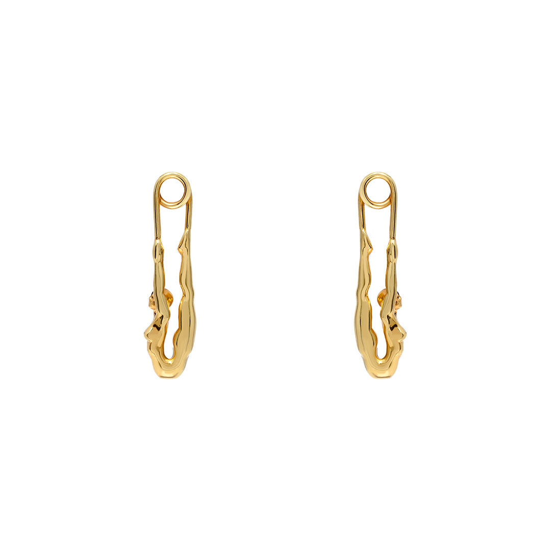 Paola Vilas earring in sterling silver with 18k gold plating featuring a safety pin and female body