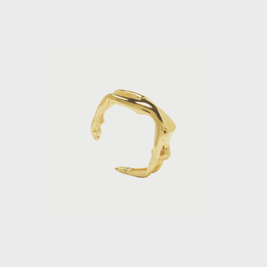 Video of a female body ring in sterling silver with 18k gold plating
