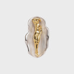 Video of a Venus in a shell ring in sterling silver with 18k gold plating