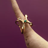 18k gold ring of bodies adorned with emerald