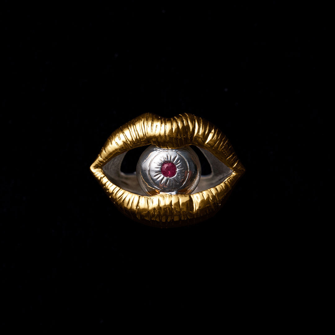 Mouth and eye ring in 925 silver with 18k gold plating and ruby